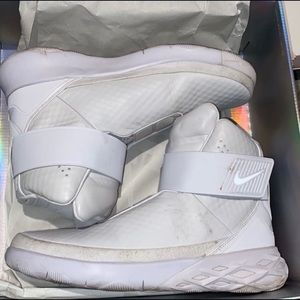 Nike Swoosh Hunter White *USED*